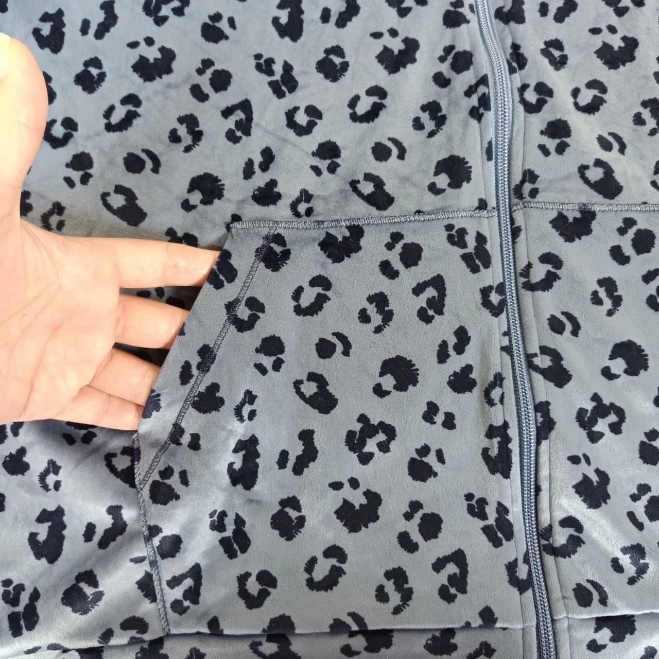 ست سویشرت و اسلش مخمل زنانه برند اسمارا کد W0231 — تصویر ۶