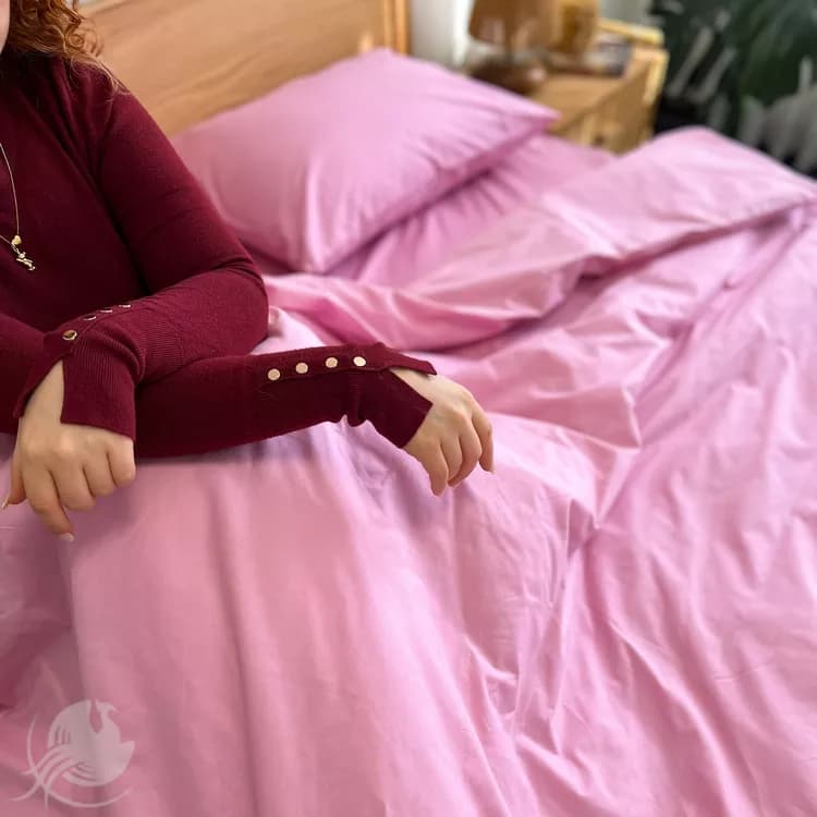سرویس كاور لحاف، ملحفه کشدار دو نفره صورتی روشن 4 تکه — تصویر ۲