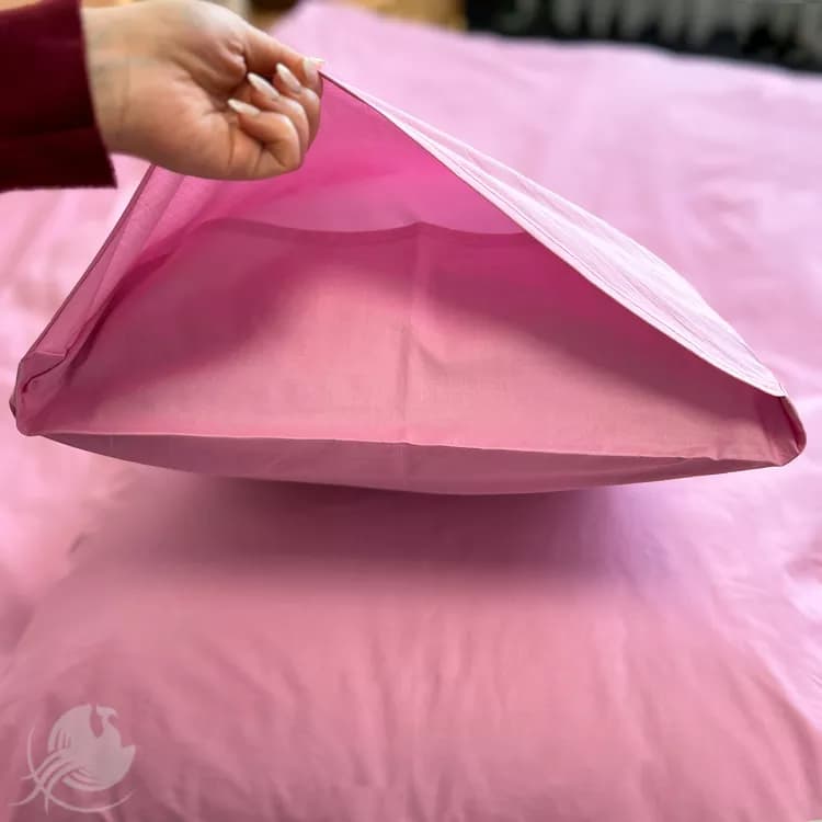 سرویس كاور لحاف، ملحفه کشدار دو نفره صورتی روشن 4 تکه — تصویر ۳