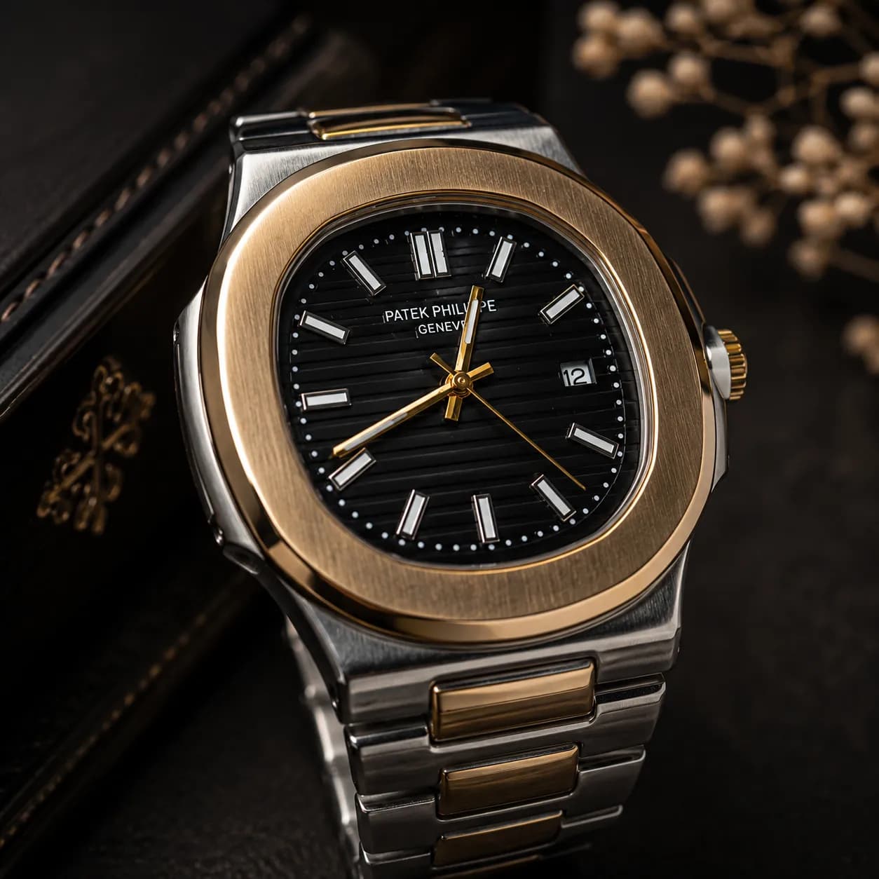 ساعت مچی مردانه Patek Philippe طرح Nautilus دو رنگ استیل طلایی — تصویر ۲
