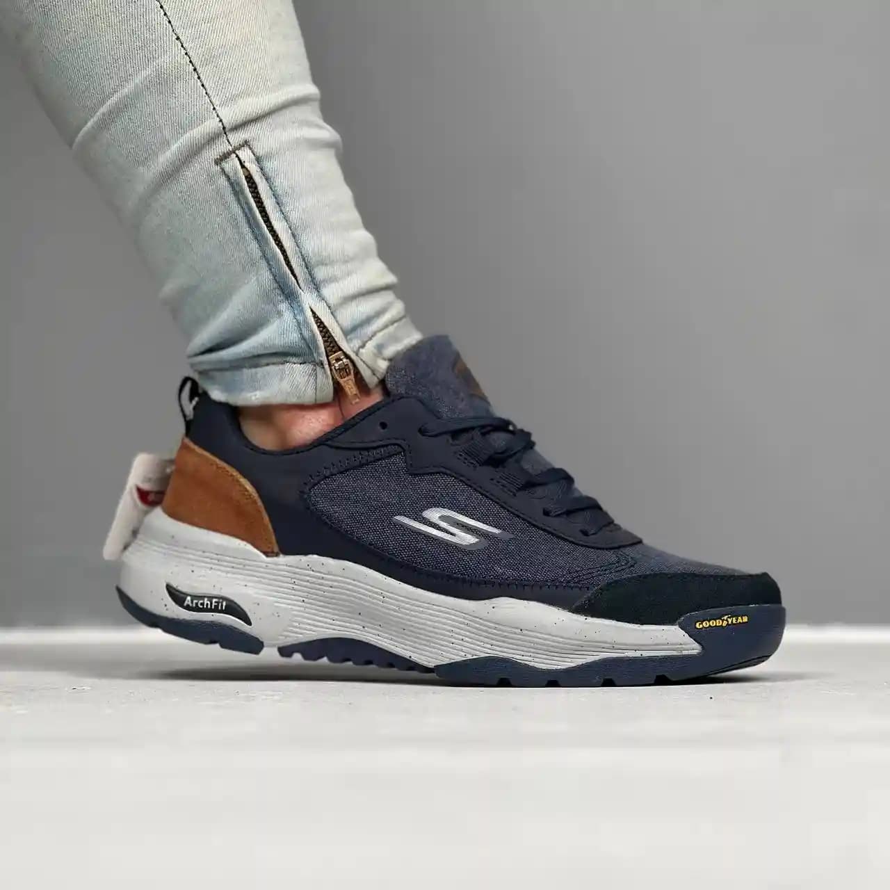 اسکیچرز آرچ فیت مردانه حراجی — تصویر ۲