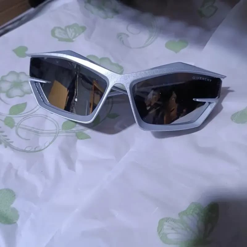 عینک آفتابی جیوانچی GIVENCHY مدل G4030 بلوکات UV400 زنانه مردانه فریم کائوچویی — تصویر ۶