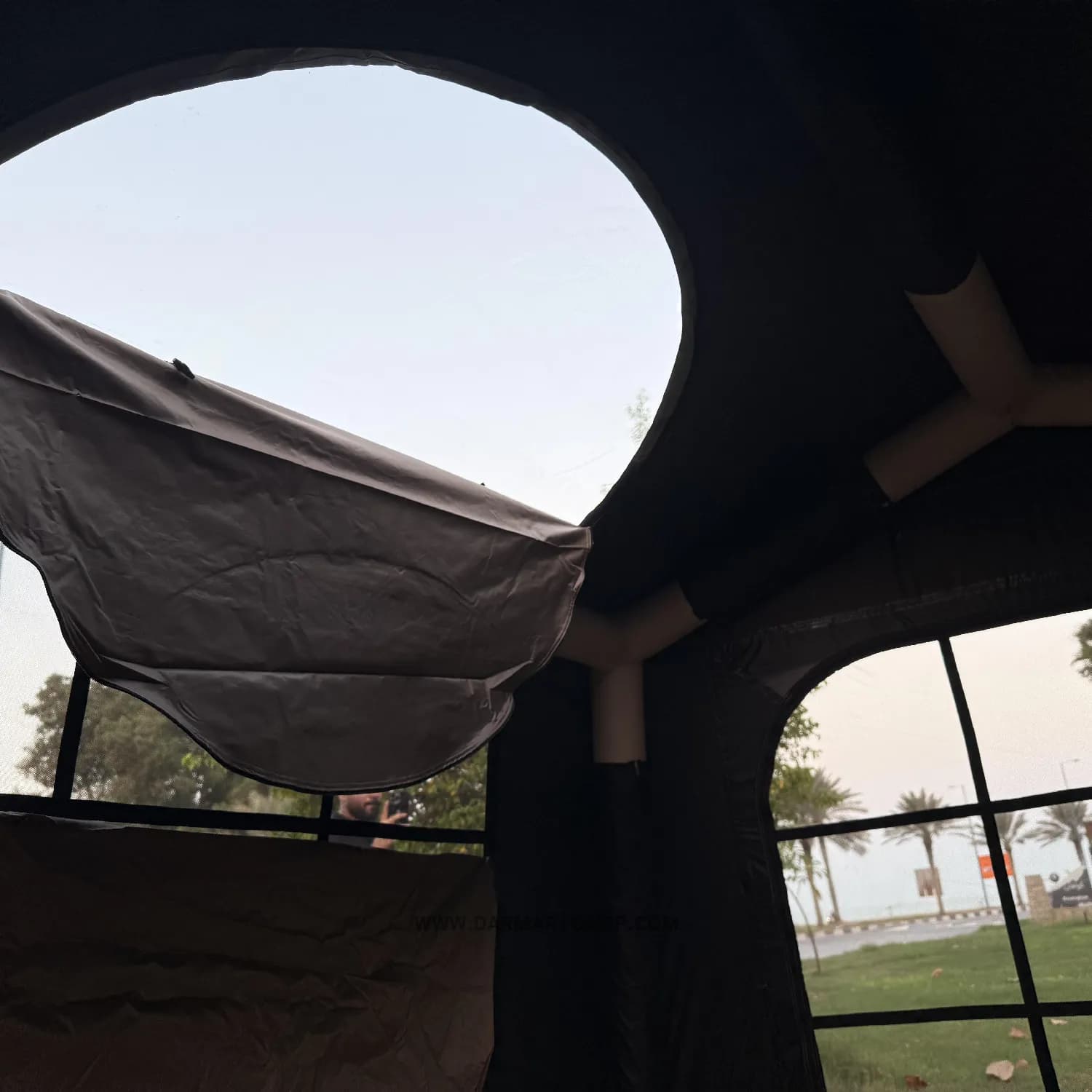 چادر کمپینگ بادی مونته آدلمو مدل Roof Tent سایز 270×250×200 سانتیمتر — تصویر ۵