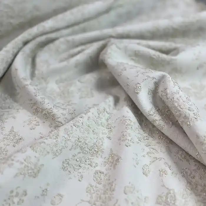 پارچه ژاکارد ترک گلدار رنگ شیری کرم — تصویر ۳