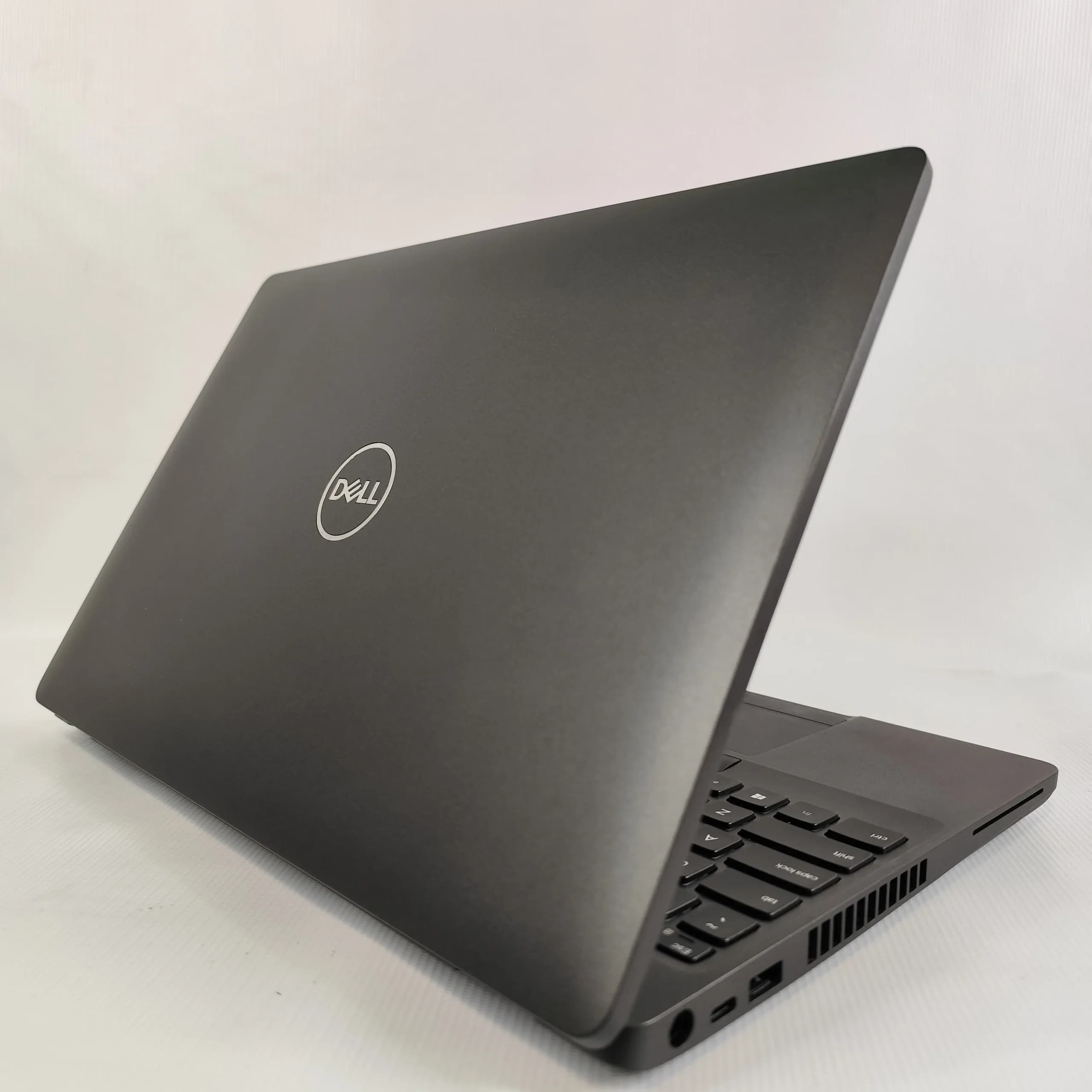 لپ تاپ Dell Latitude 5500 پردازنده i5 نسل 8 رم 8 هارد 256 — تصویر ۳