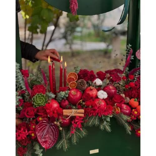باکس گل شب یلدا برای همکار با گلهای نرگس و میوههای خوشمزه کد 406