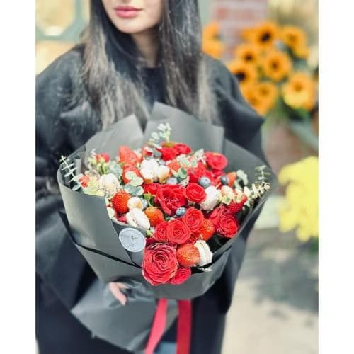 دسته گل شب یلدا برای پدر با گلهای رز و میوههای فصلی کد 498