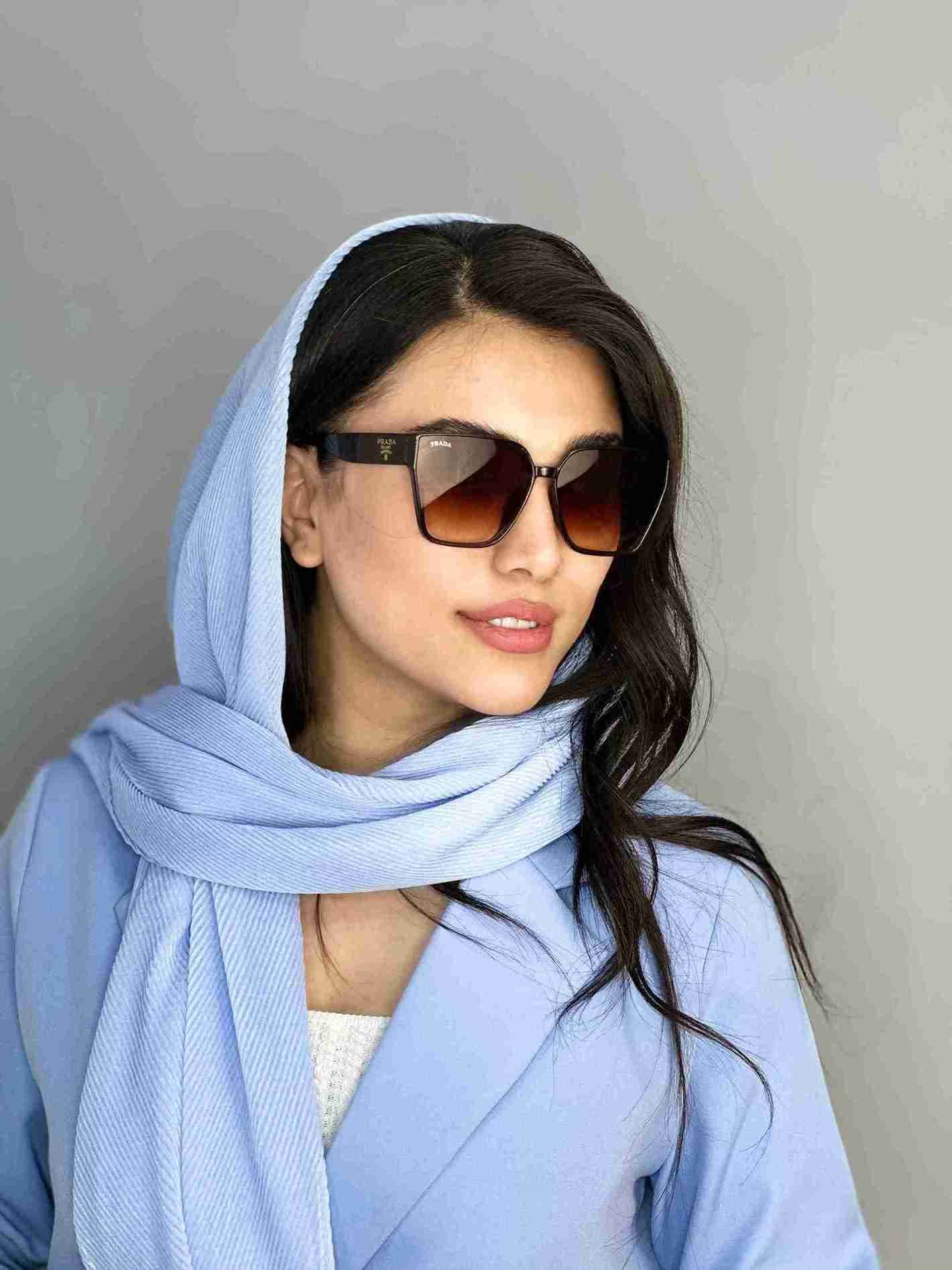 عینک افتابی زنانه prada پرادا سری جدید قهوه ای مربعی یووی۴۰۰ — تصویر ۳