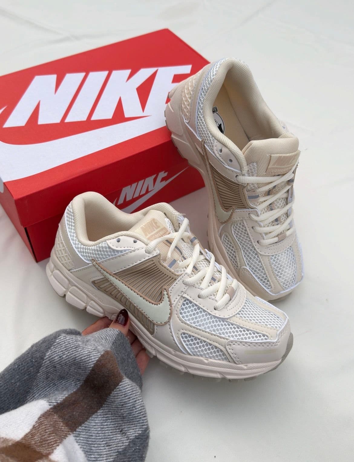کتونی نایک ایر زوم ومرو 5 کرمی Nike Air Zoom vomer 5 Cream — تصویر ۳