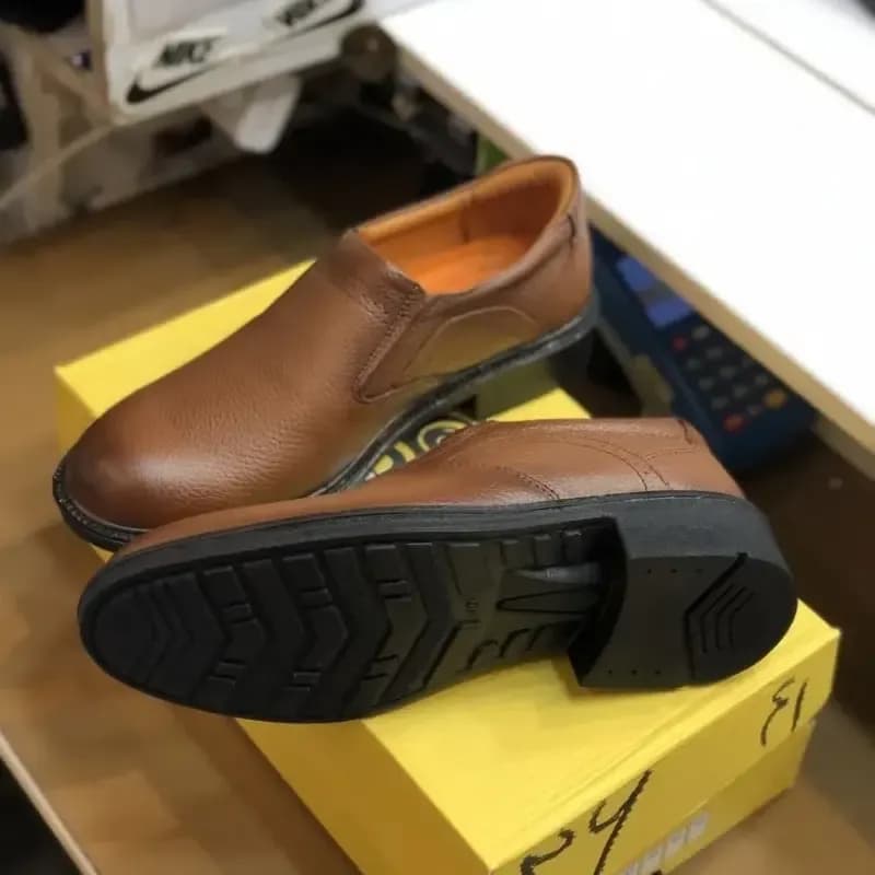 کفش چرم مردانه مجلسی ایپک رنگ عسلی چرم طبیعی زیره پیو — تصویر ۶