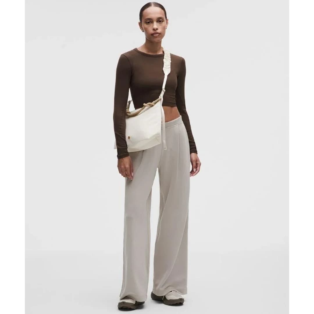 کراس بادی بگ لولولمون Convertible Ruched Crossbody Bag 6.5L — تصویر ۲