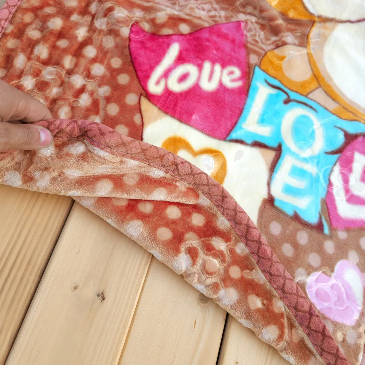 پتو گلبافت سایز بزرگ دولایه طرح 2 خرس Love قهوه ای — تصویر ۳