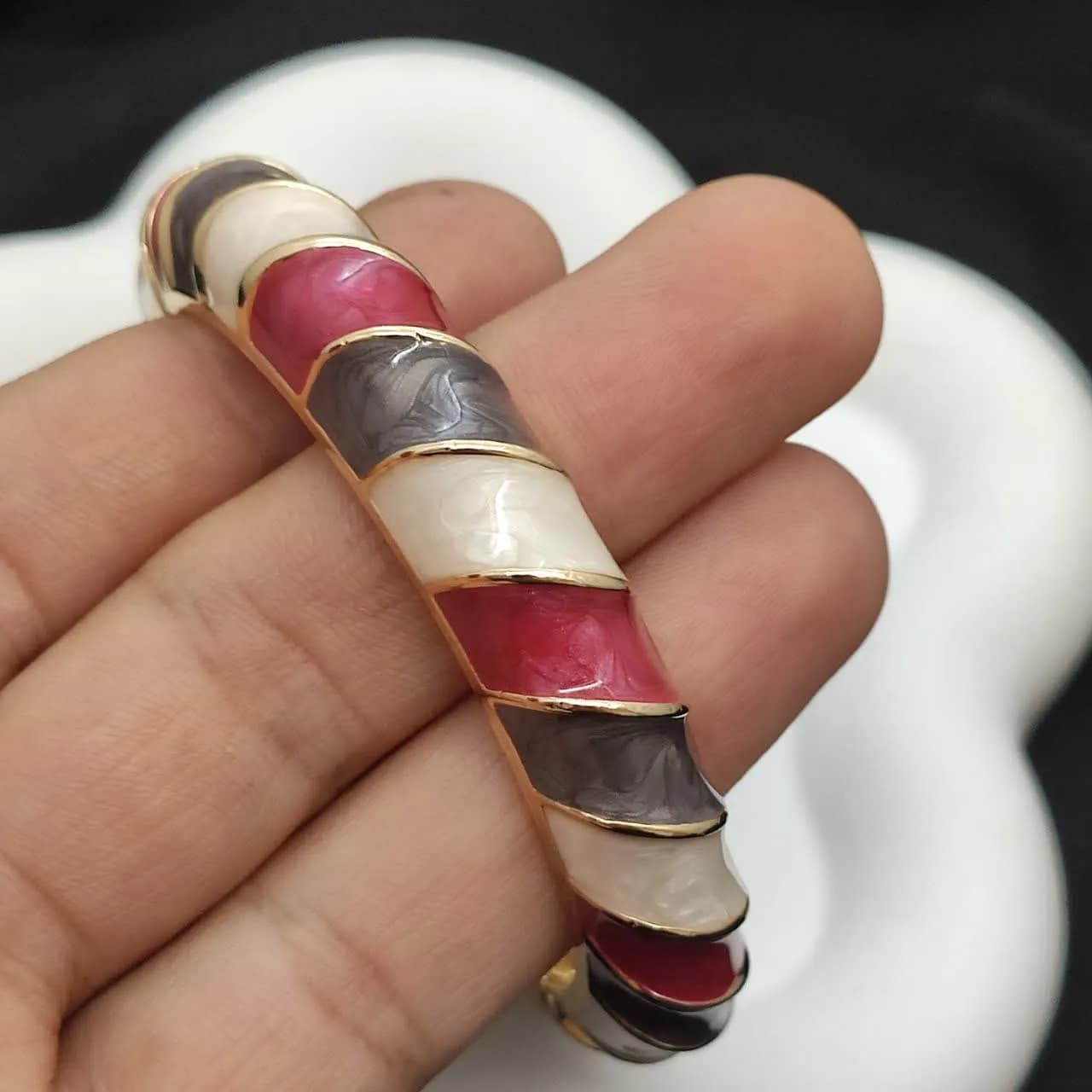 بنگل میناکاری زنانه رنگ زرشکی طوسی باریک کد 10463