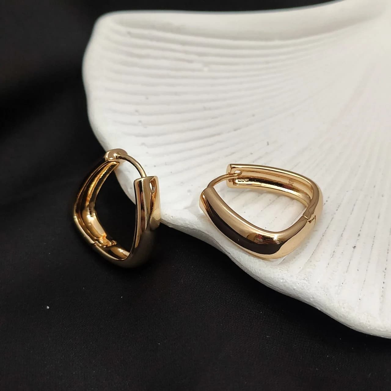 گوشواره حلقه ای ژوپینگ اصل طرح طلا کد 10230 — تصویر ۳