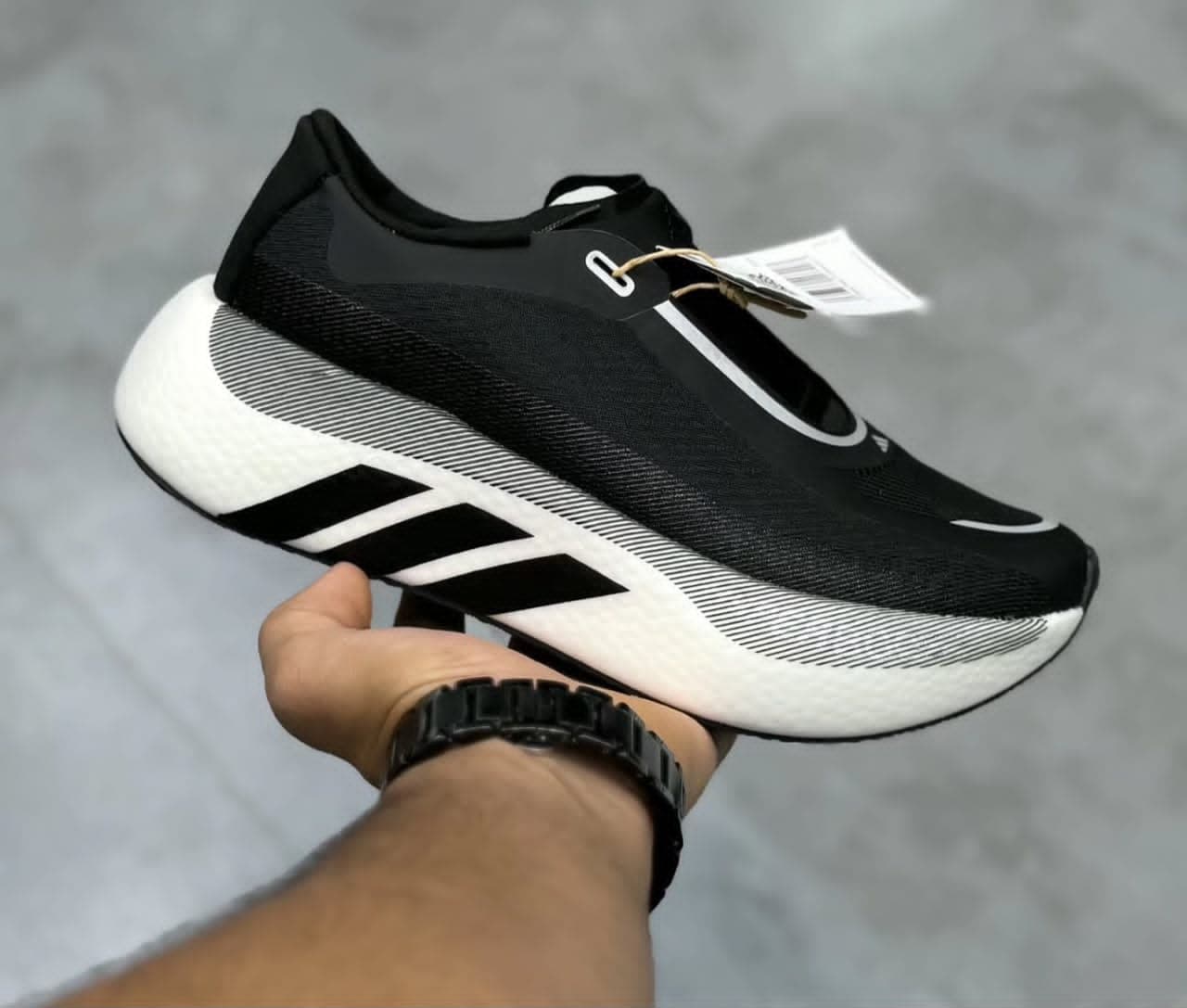 کتونی آدیداس هایپر بوست مشکی سفید زنانه و مردانه | adidas Hyperboost — تصویر ۴
