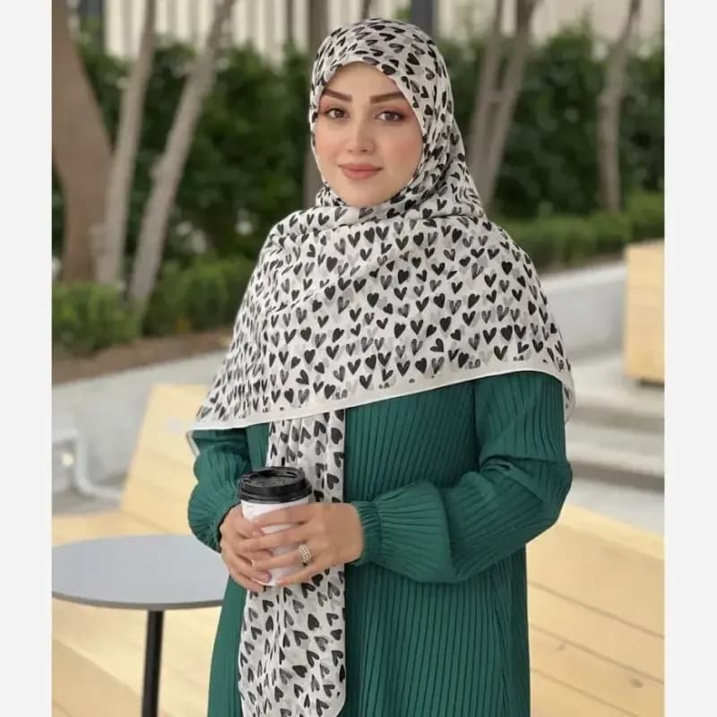 روسری نخی طرح مهری قلب ریز و درشت شیری — تصویر ۶