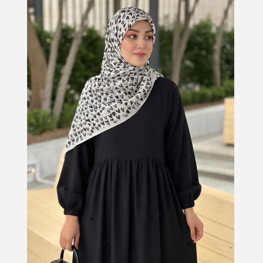 روسری نخی طرح مهری قلب ریز و درشت شیری — تصویر ۱۰