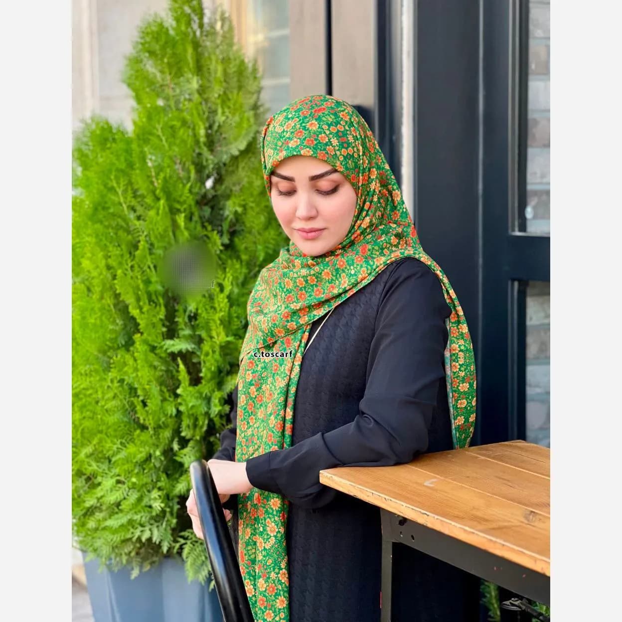 روسری نخ کاستوم قواره 140 طرح نارین سبز گل ریز — تصویر ۶