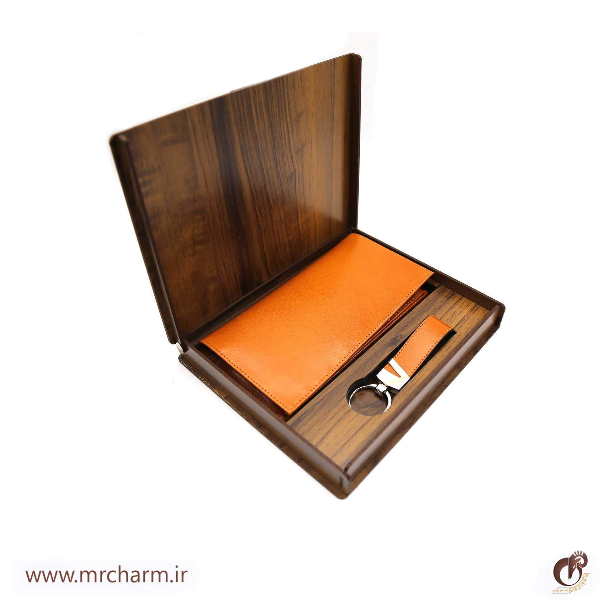 ست هدیه کیف پول و جاکلیدی چرم mrc1318-23 — تصویر ۵