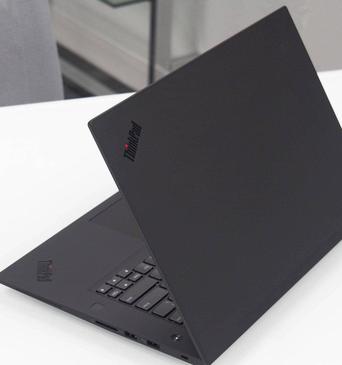 لپ تاپ استوک لمسی Lenovo ThinkPad p52 i7 8750/16/512/4G P1000 — تصویر ۴