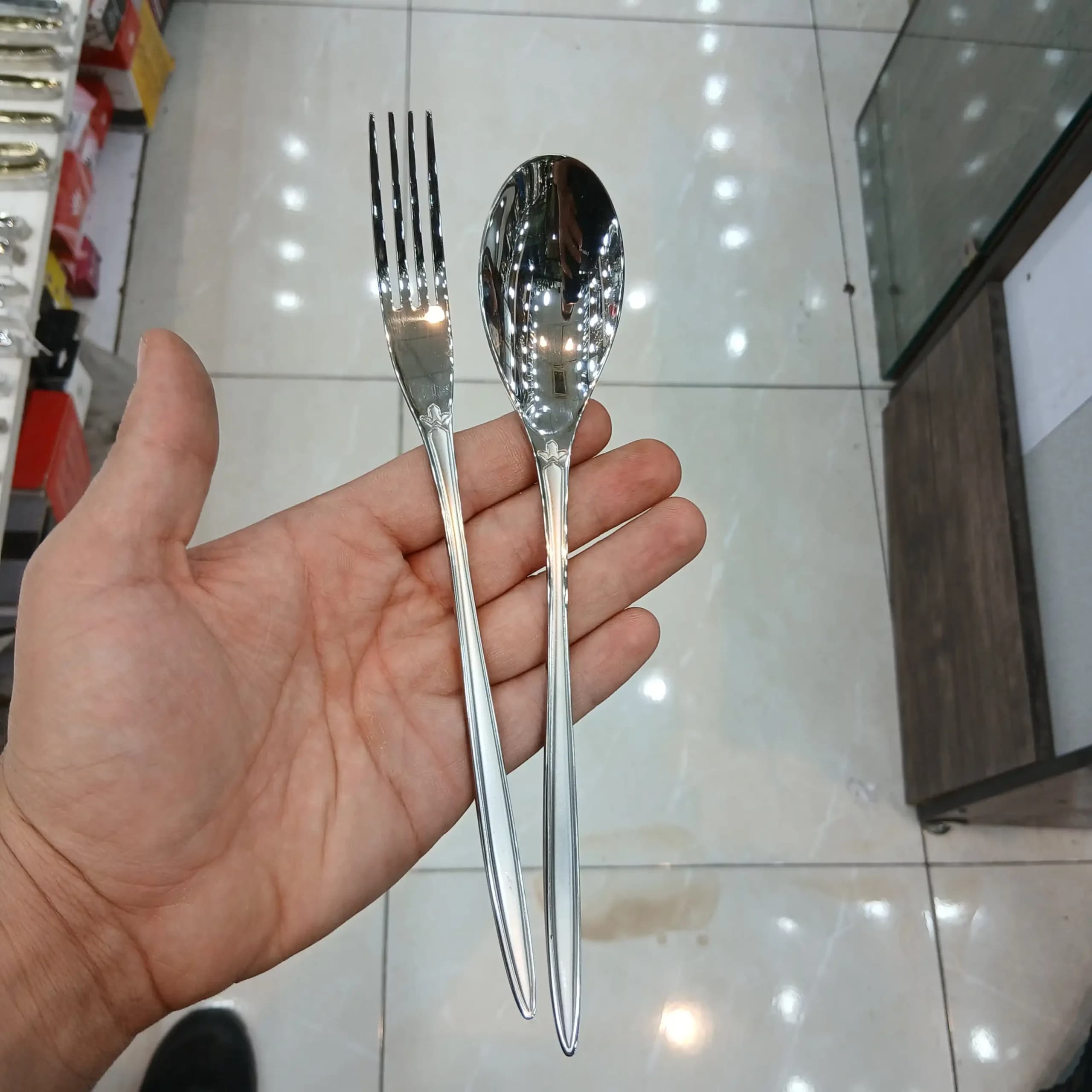 قاشق و چنگال غذاخوری 12 پارچه ورسا مدل 144s — تصویر ۳