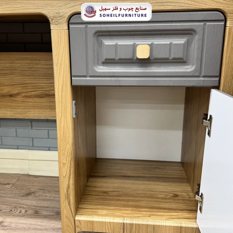 میز تحریر دیاکو — تصویر ۷