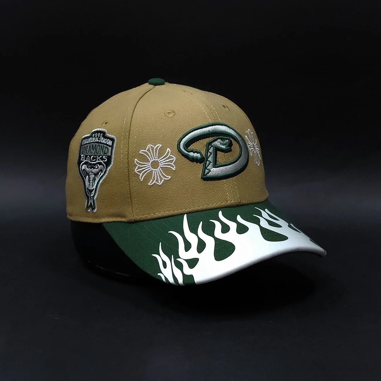 کلاه بیسبالی کتان Arizona Diamondbacks Chrome Hearts | کپ نقاب آتشی با استایل لوکس خیابانی — تصویر ۷
