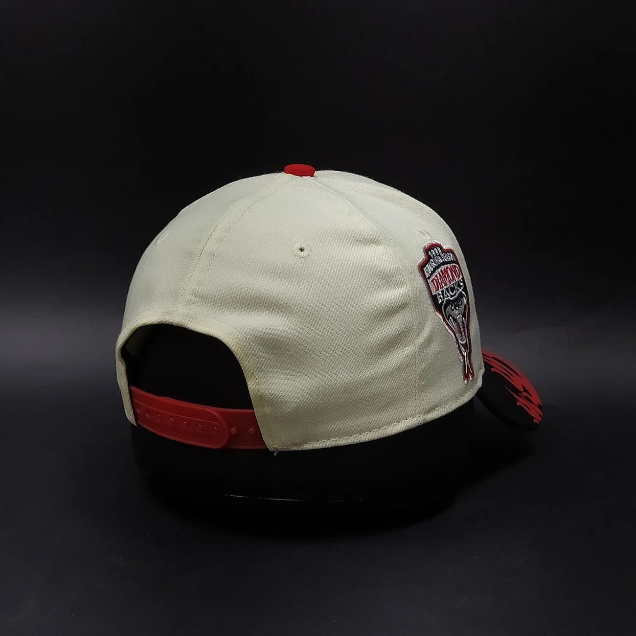 کلاه بیسبالی کتان Arizona Diamondbacks Chrome Hearts | کپ نقاب آتشی با استایل لوکس خیابانی — تصویر ۴