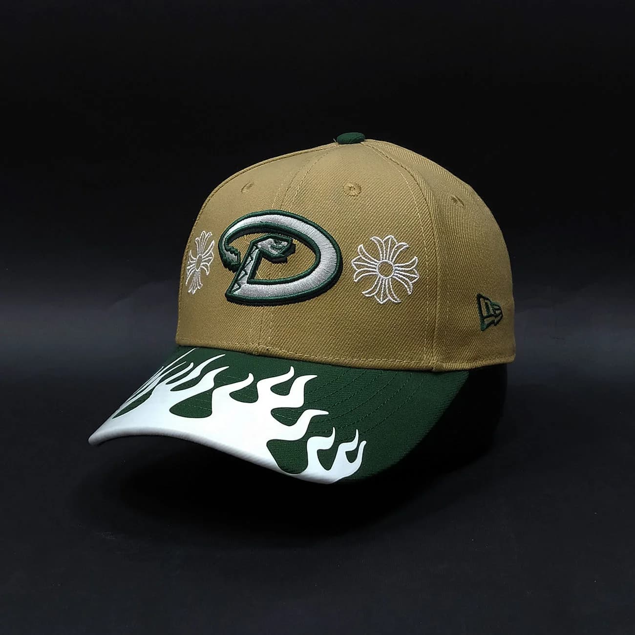 کلاه بیسبالی کتان Arizona Diamondbacks Chrome Hearts | کپ نقاب آتشی با استایل لوکس خیابانی — تصویر ۶