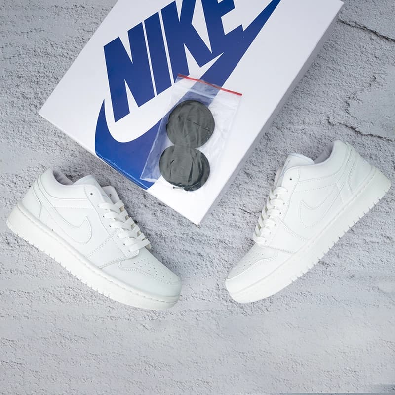نایک ایر جردن وان سفید زنانه (Nike Air Jordan 1 Low White) کد 2332 — تصویر ۳