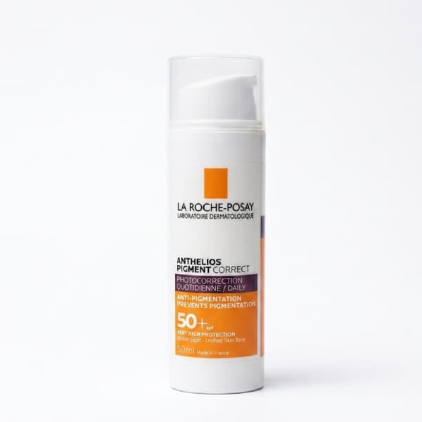 ضد آفتاب رنگی ضدلک و اصلاحکننده رنگ پوست لاروش پوزای، مدل Anthelios Pigment Correct Photocorrection Daily، با SPF 50+ و رنگ بسیار روشن — تصویر ۳