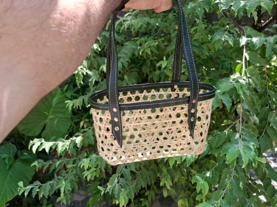 ساک خرید حصیری بامبو کوچک ترکیب با چرم طبیعی کد ۱۰7 — تصویر ۲