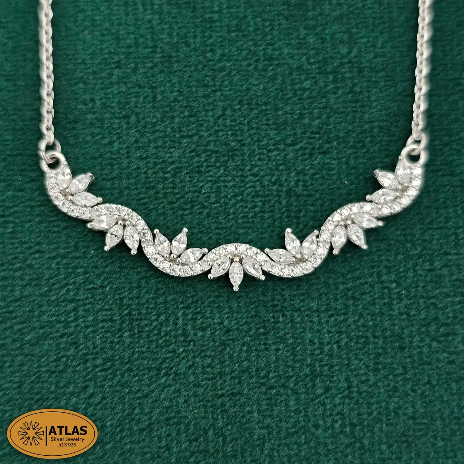 سرویس نقره زنانه میکرو با نگین های برلیان و مارکیز 11.7 گرمی نقره اصل 925 — تصویر ۳