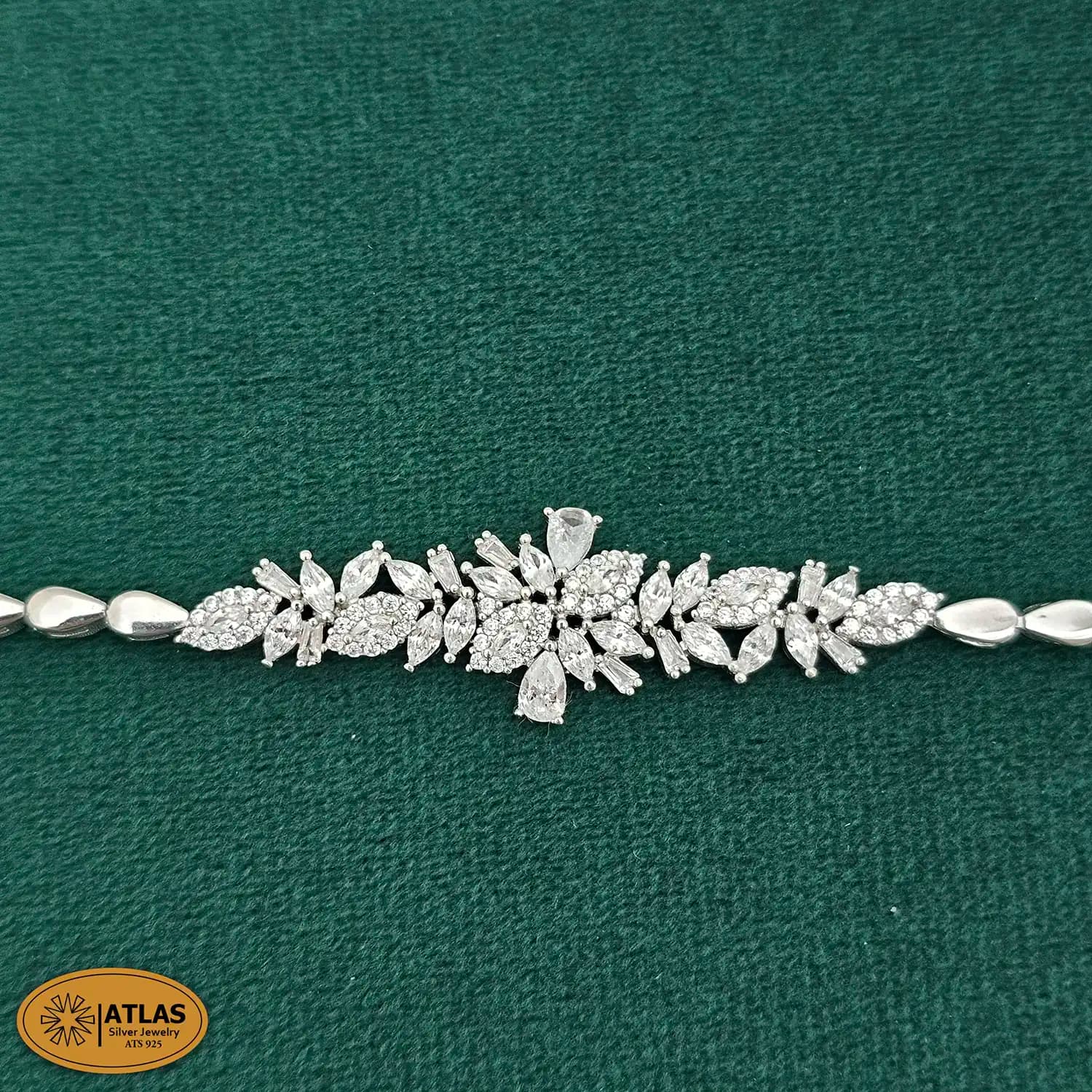 سرویس نقره جواهری زنانه مجلسی با نگین های برلیان ،مارکیز و اشک 33.4 گرمی نقره اصل 925 — تصویر ۴