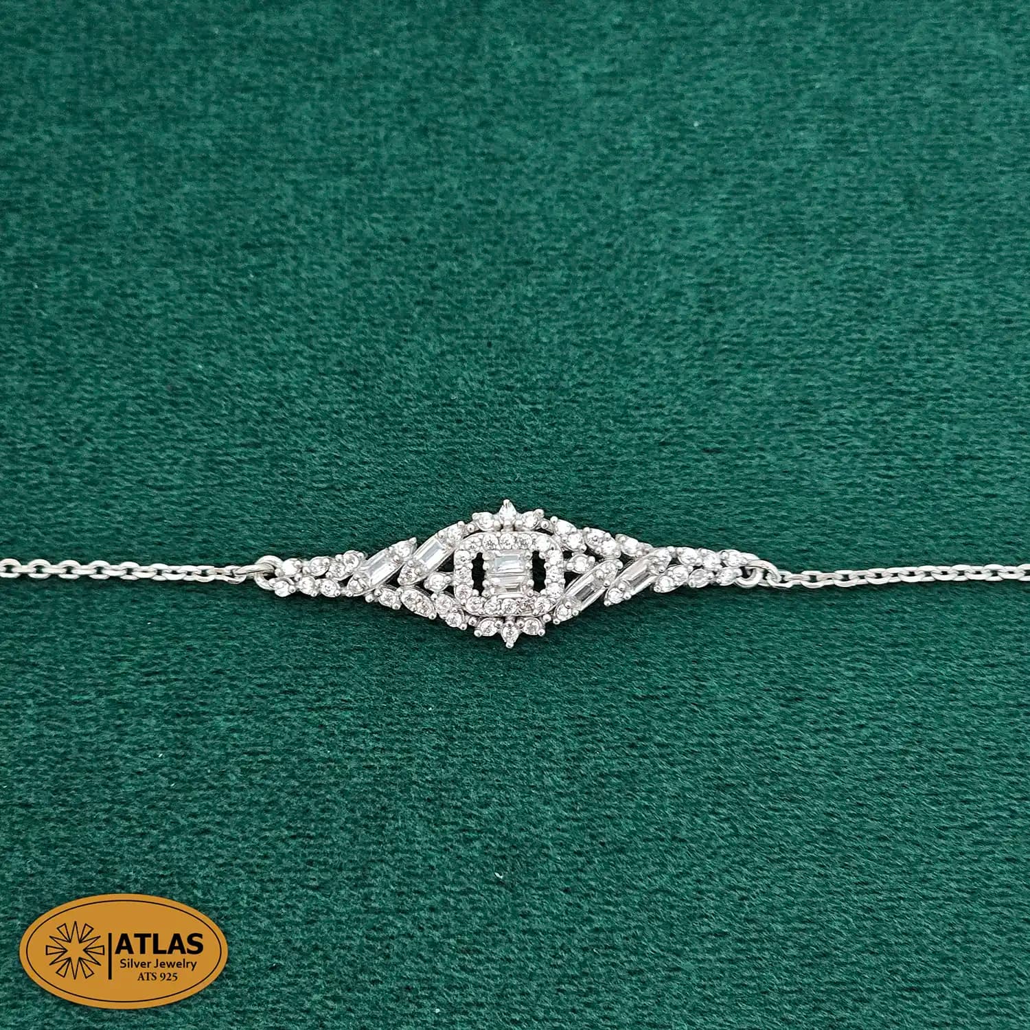 سرویس نقره زنجیری با نگین های برلیان و باگت 15.3 گرمی نقره اصل 925 — تصویر ۴
