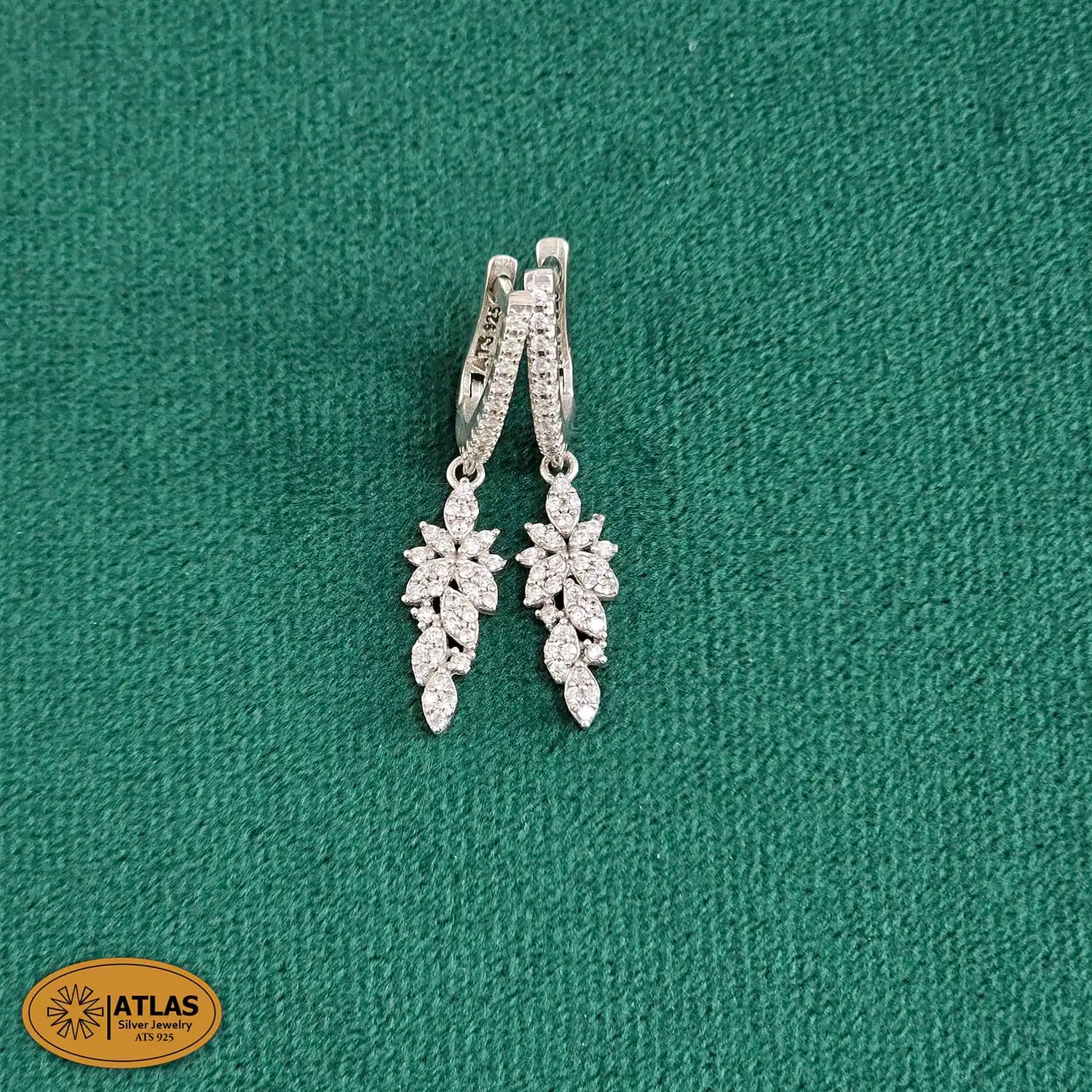 سرویس نقره زنجیری زنانه با نگین های برلیان 20.9 گرمی نقره اصل 925 — تصویر ۴