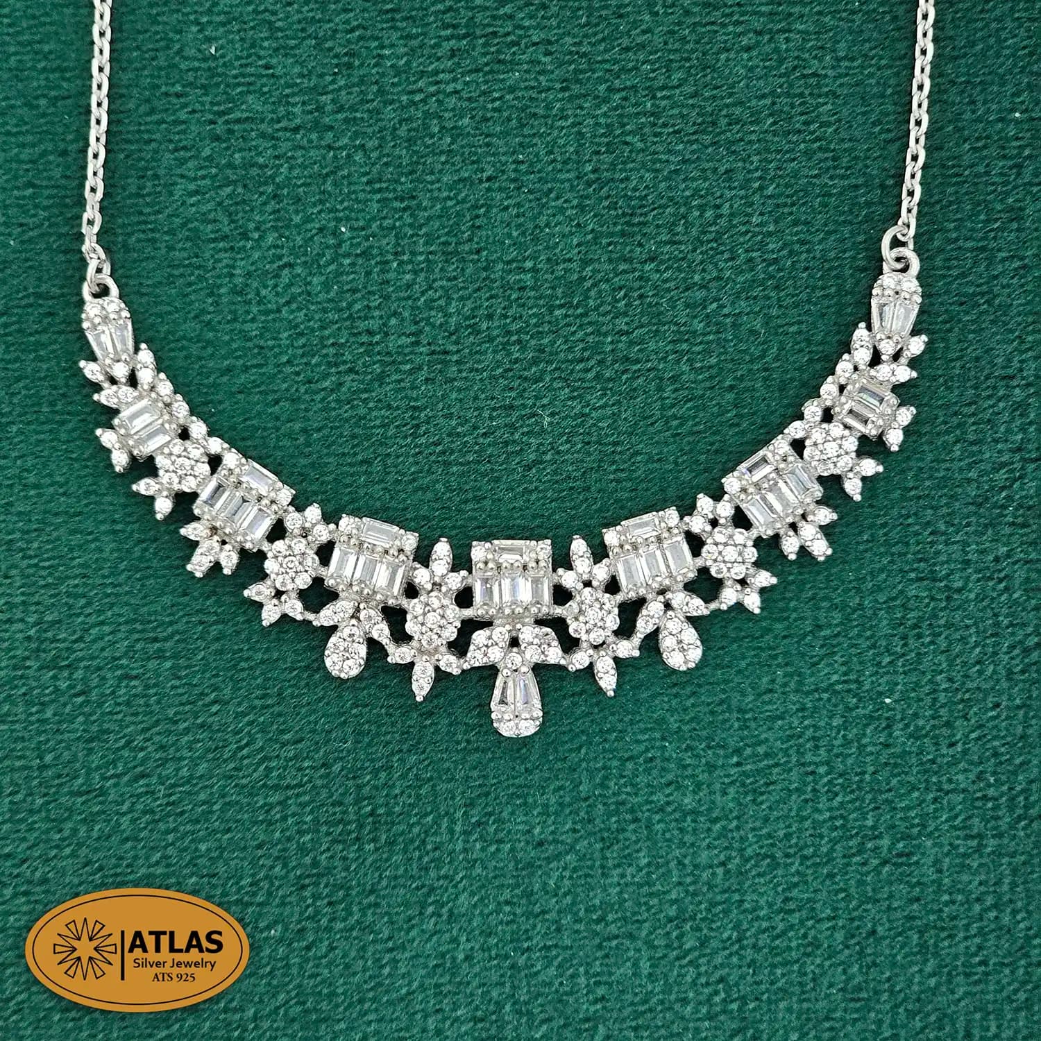 سرویس نقره زنجیری با نگین های برلیان و باگت 17 گرمی نقره اصل 925 — تصویر ۲