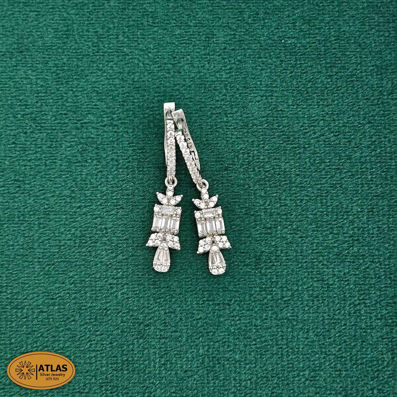 سرویس نقره زنجیری با نگین های برلیان و باگت 17 گرمی نقره اصل 925 — تصویر ۴