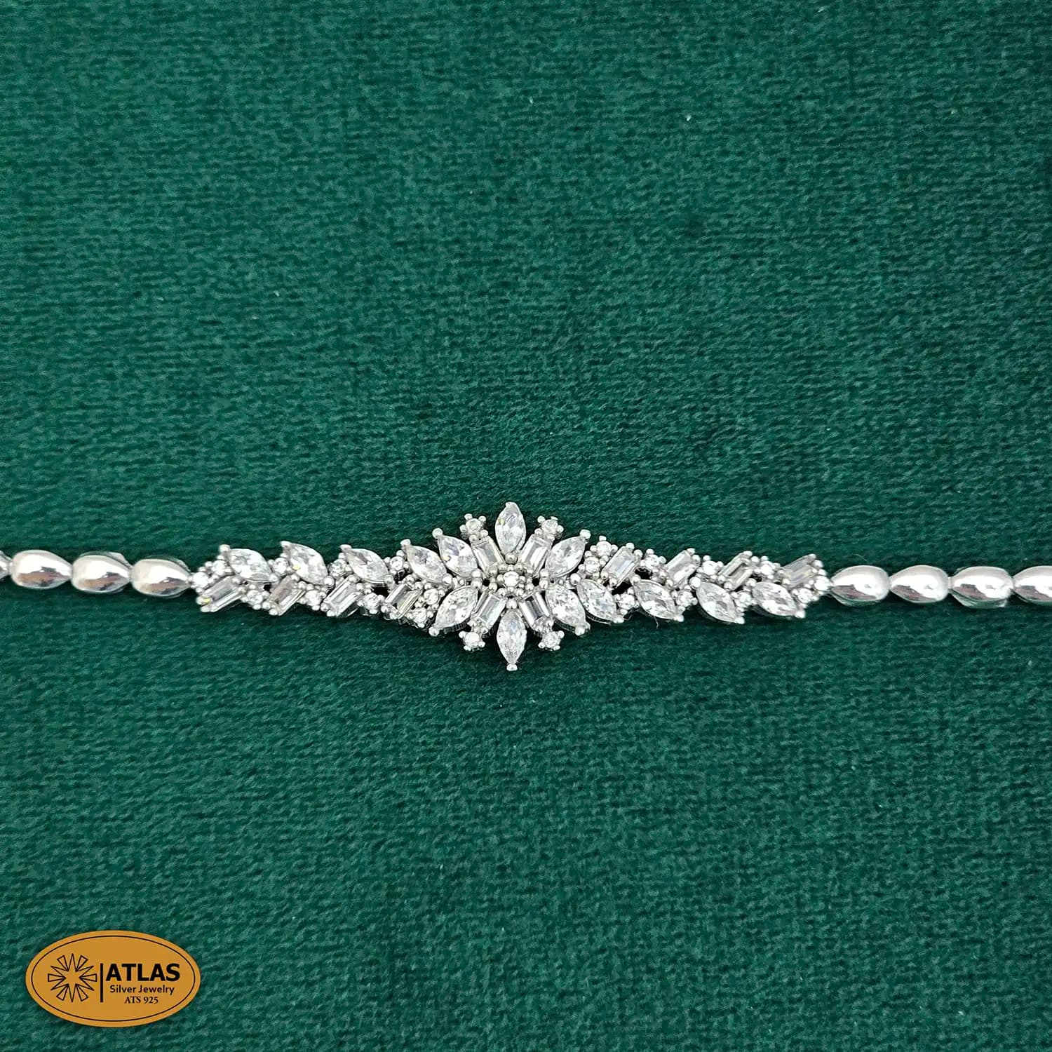 سرویس نقره جواهری زنانه مجلسی با نگین های برلیان و باگت و مارکیز 26.4 گرمی نقره اصل 925 — تصویر ۳
