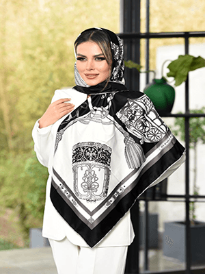 روسری نخی سایز ۱۲۰ سفید و مشکی طرح هرمس طوسی زنجیردار با حاشیه مشکی کمربندی کد SC61