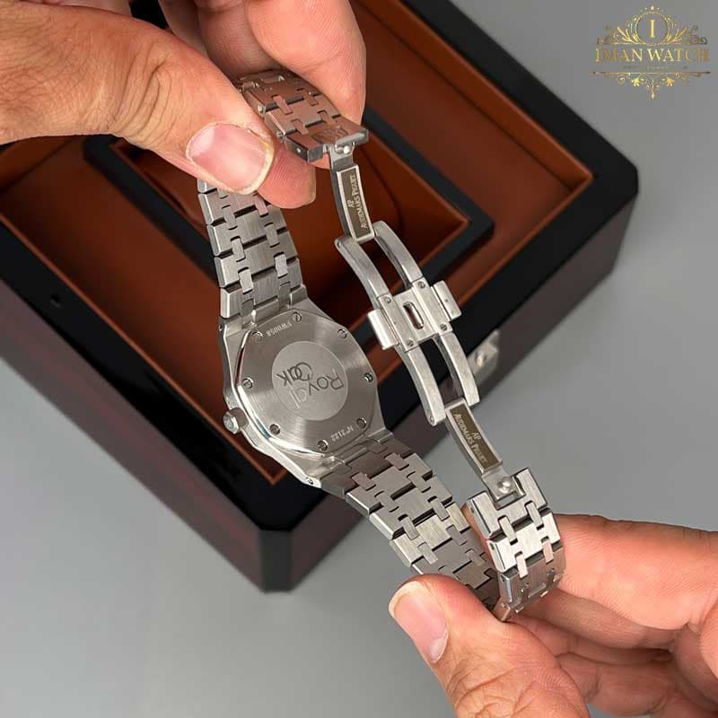 ساعت زنانه اودمار پیگه نقره ای صفحه مشکی Audemars piguet 2034 — تصویر ۴