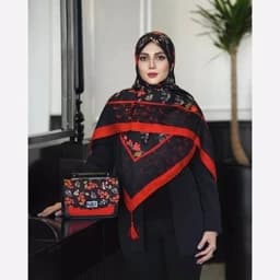 روسری یلدایی شال یلدایی کیف یلدایی روسری غزل شال غزل روسری نخی کیف ست کیف وروسری ست روسری باکیف روسری قرمزشال قرمزکیف قر — تصویر ۲