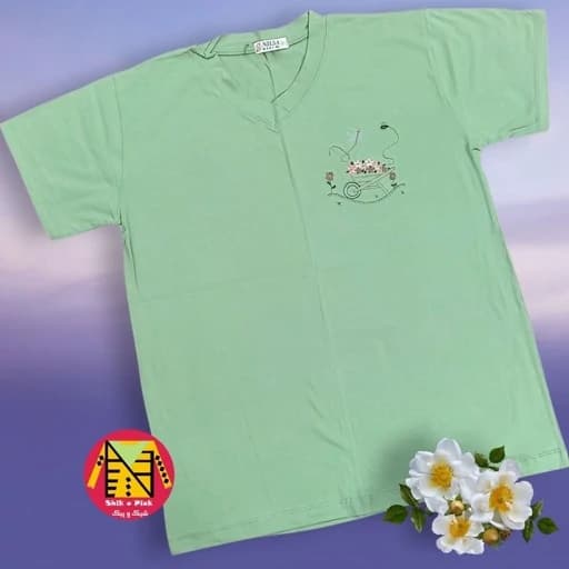 تیشرت نخ پنبه گلدوزی دار یقه هفت طرح کالسکه گل سایز 3XL زنانه (سایز 40 تا 46) — تصویر ۲