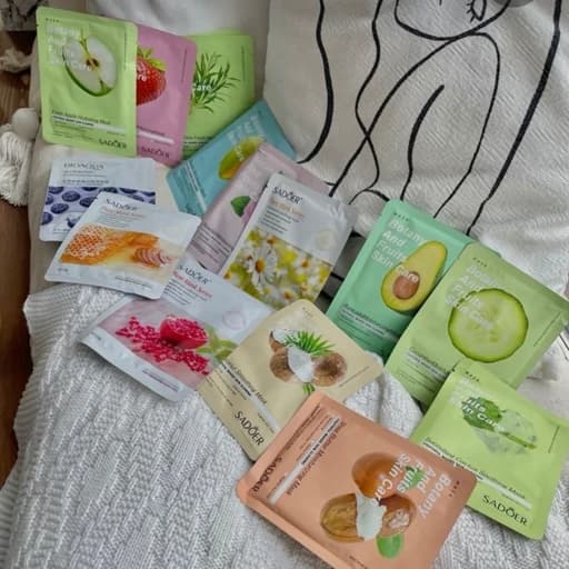 5 عدد ماسک ورقه ای صورت لایه بردار پوست روشن کننده آبرسان و نشاط بخش پوست صورت بصورت رندوم مرطوب کننده — تصویر ۴