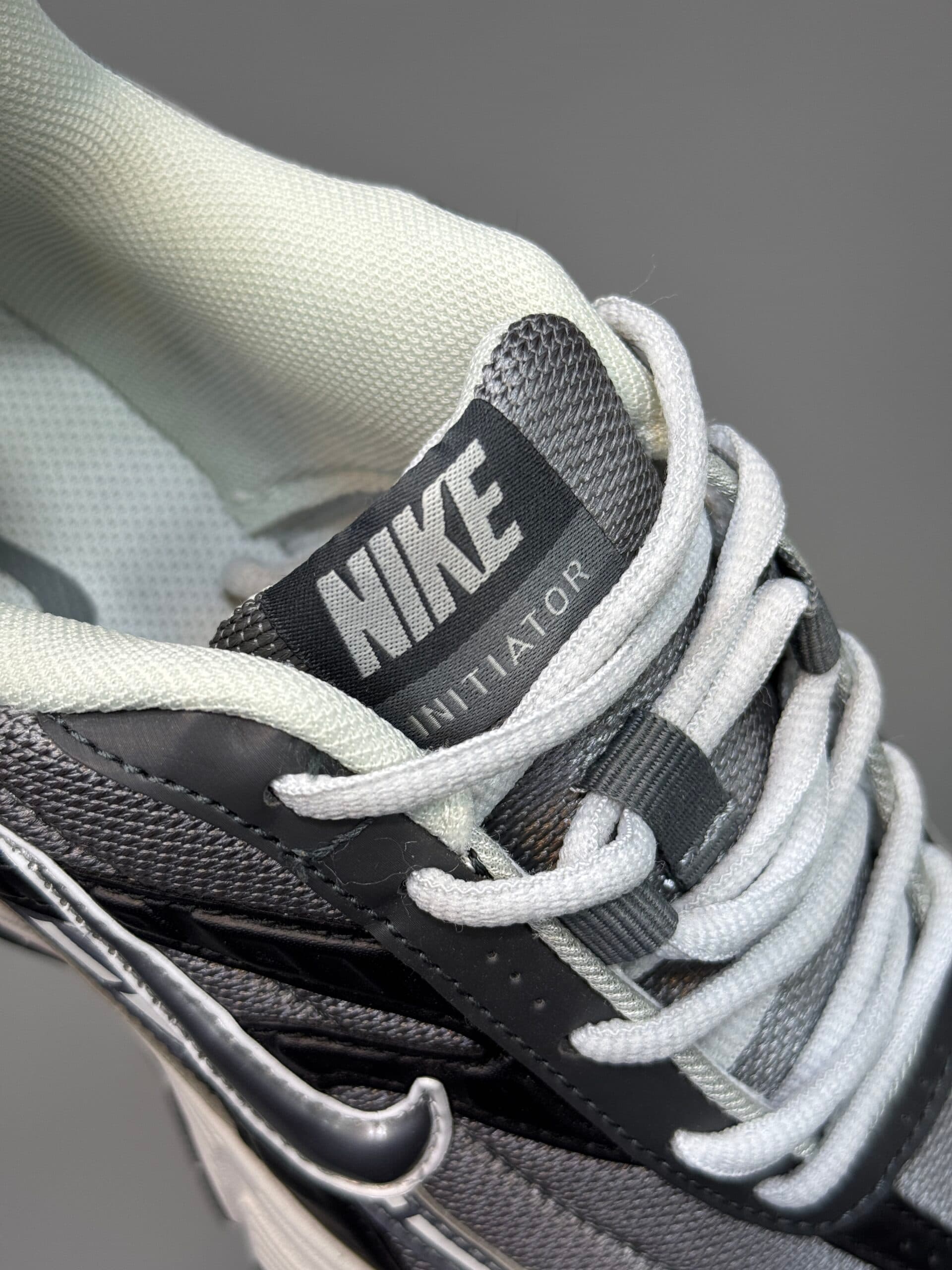 نایک اینیشیتور نقرهای خاکستری مشکی سفید Nike Initiator Anthracite Metallic Cool Grey — تصویر ۶