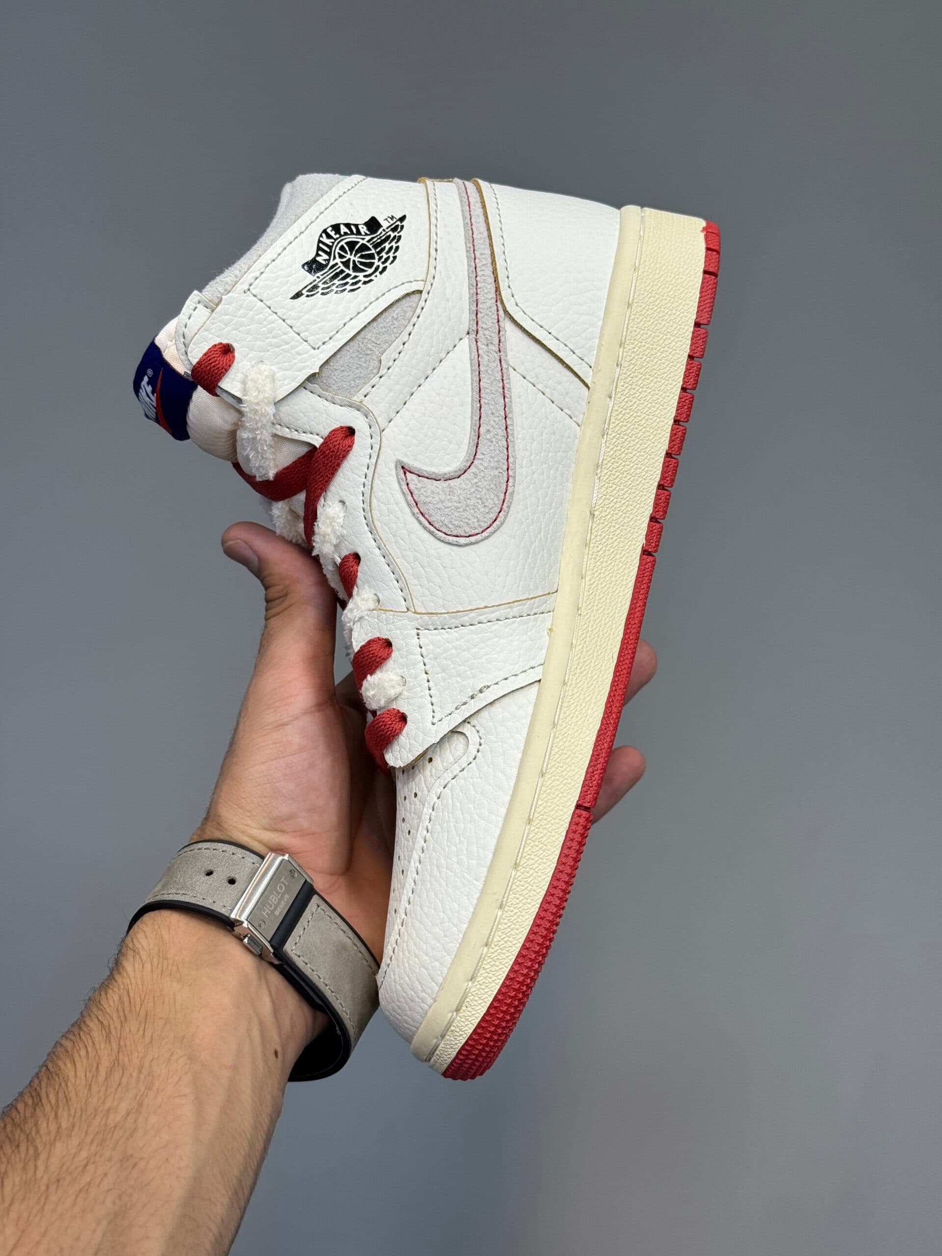 کتونی جردن وان ساقدار کرم قرمز Air Jordan 1 Retro High Rare Air Sail Cinnabar — تصویر ۴