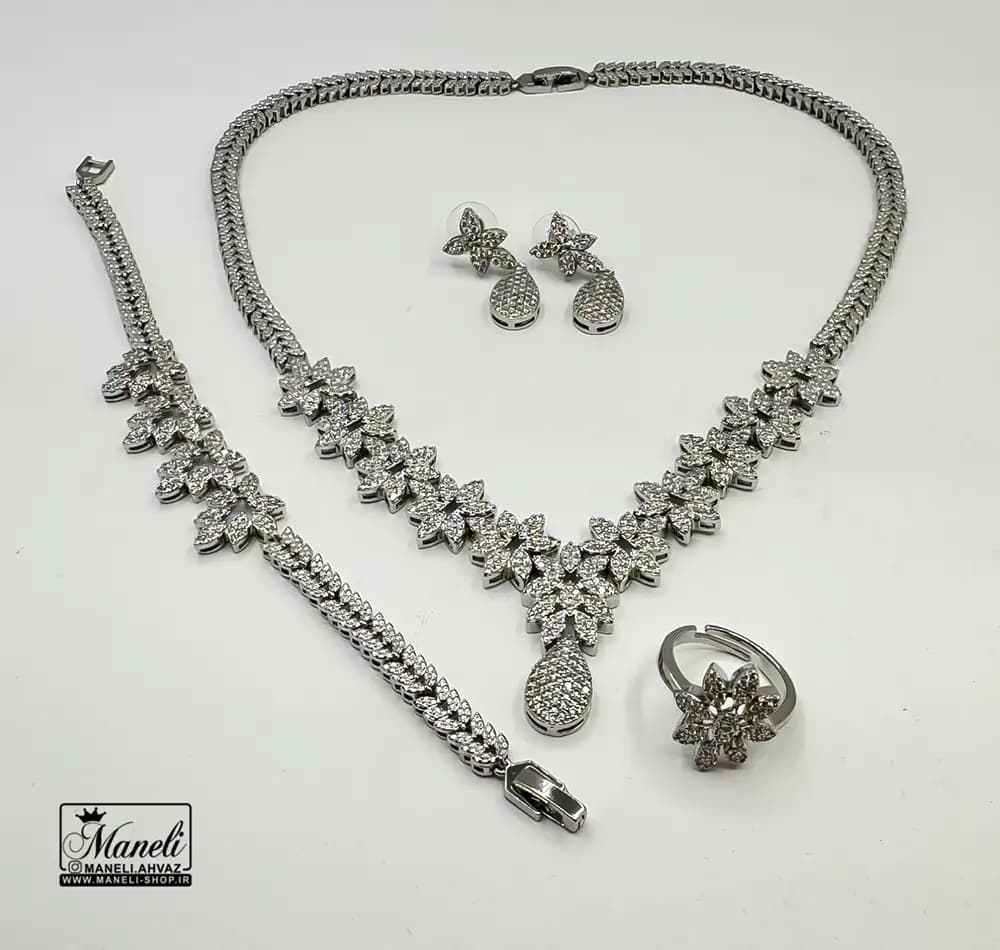 سرویس مجلسی نگین مخراج شده رنگ ثابت نقره ای