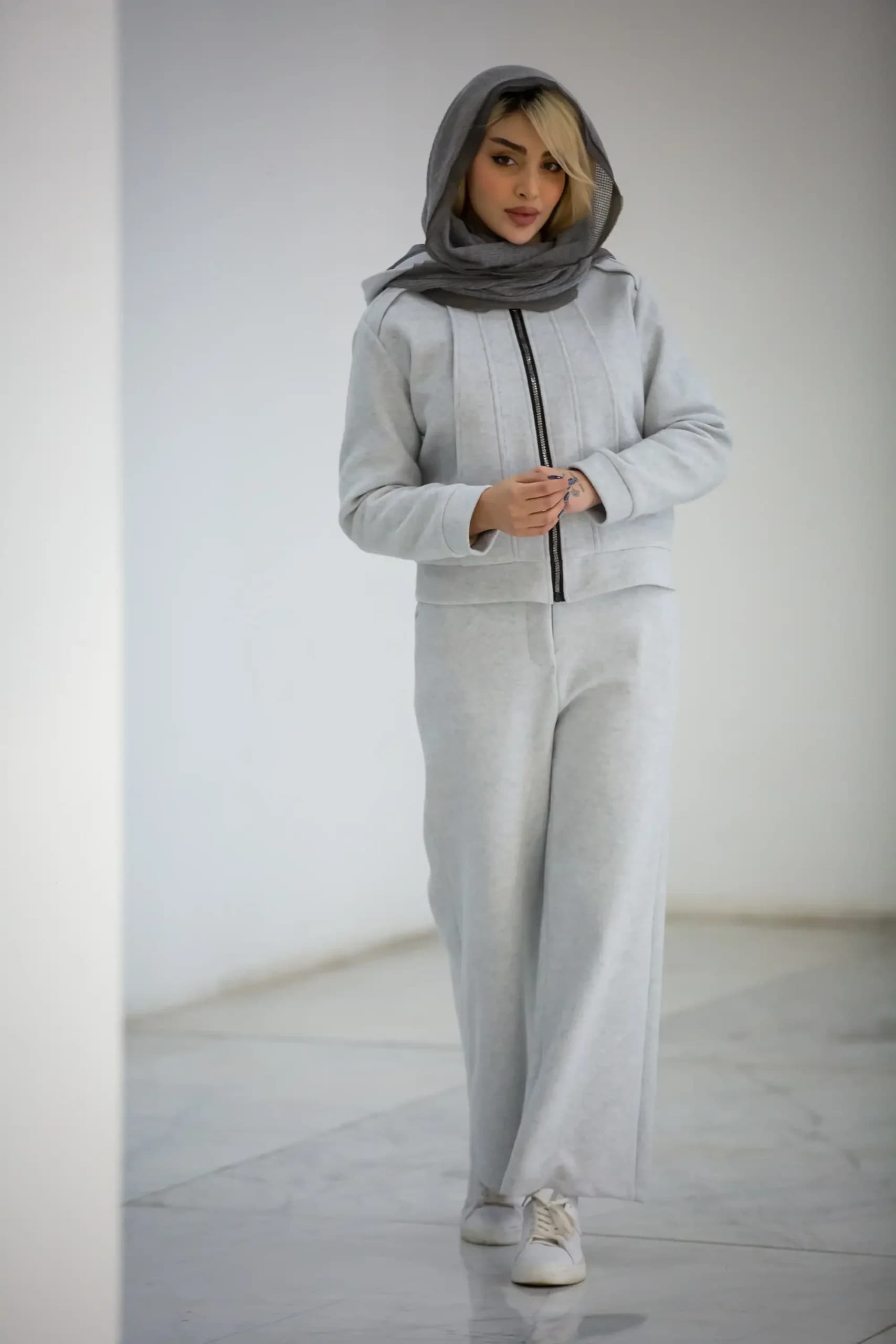 سویشرت زنانه کلاهدار استردار — تصویر ۶