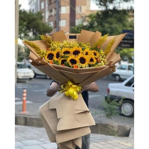 گل و هدیه برای کارشناس فروش pe444