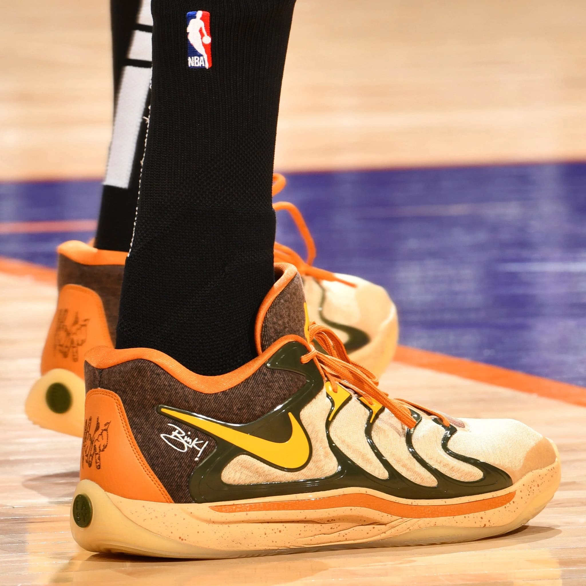 کفش بسکتبال نایکی کِی دی 17 رنگ کرم Nike kd17 — تصویر ۸